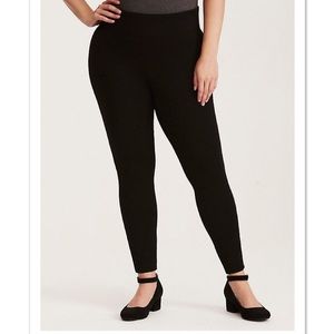 ⬇️$30 Torrid Slim Fix Pixie Pant Black Ponte Sz 3*
